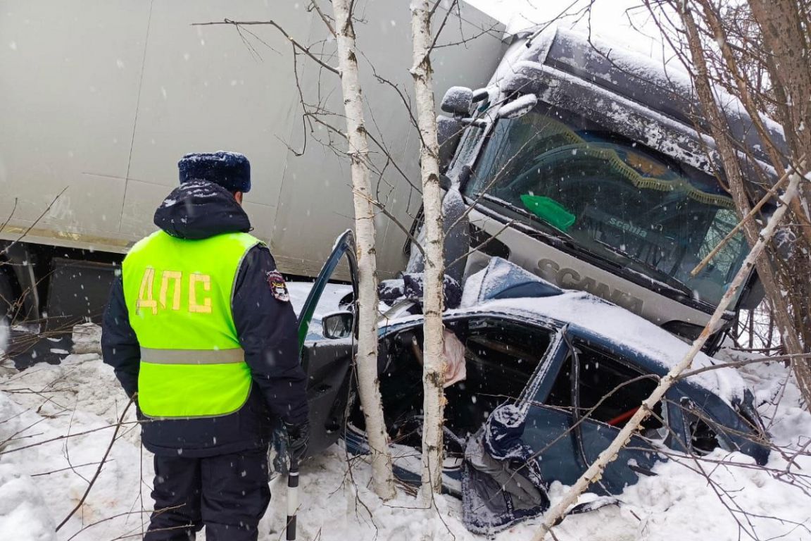 Двое свердловчан погибли в жуткой аварии на Серовском тракте - «Уральский  рабочий»